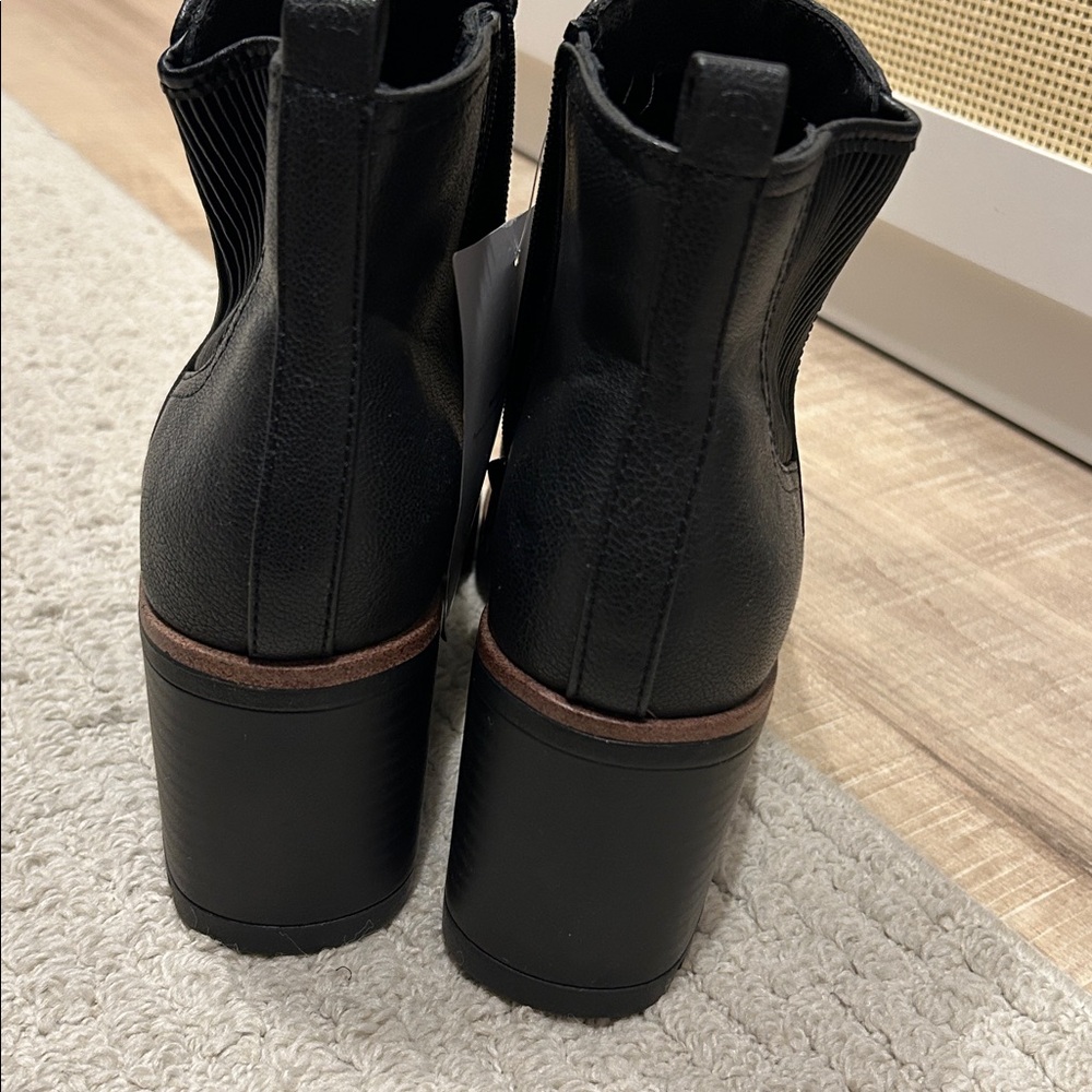 Naturalizer Boot! - Picture 3 of 8